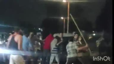 हरिद्वार: हरकीपौड़ी के पास रोडी बेलवाला पार्किंग में पार्किंग कर्मचारियों और यात्रियों के बीच जमकर चले लाठी डंडे, वीडियो हुआ वायरल