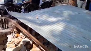 मांट: तहसील मांट के परिसर से हटाए गए वकीलों के टीनशेड, वकीलों ने रोष जाहिर करते हुए किया हंगामा