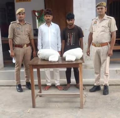 मोहम्मदी: पसगवां थाना पुलिस ने 2 किलो 700 ग्राम अवैध गांजा बरामद कर मोहम्मदी निवासी दो अभियुक्तों को किया गिरफ्तार