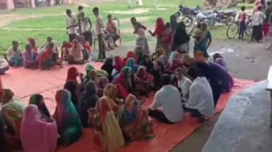 रीगा: फतहपुर में स्कूल गार्ड की बहाली को लेकर जन प्रतिनिधियों की बैठक का हुआ आयोजन