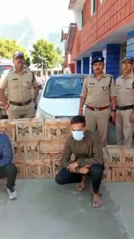 घाट: जोशीमठ में चेकिंग के दौरान चमोली पुलिस ने 14 पेटी अवैध शराब के साथ दो अभियुक्तों को किया गिरफ़्तार