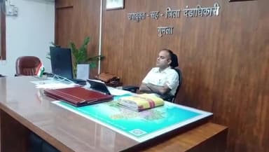 गुमला: डीसी ने कार्यालय परिसर में खरीफ सुखाढ़ से संबंधित टास्क फोर्स समिति की बैठक