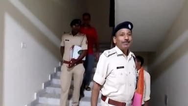 हिलसा: DSP कार्यालय में DSP सुमित कुमार ने अनुमंडल क्षेत्र के थाना अध्यक्षों के साथ अपराध नियंत्रण को लेकर किया बैठक