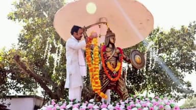 पन्ना: बिलखुला में खनिज मंत्री ने ग्रामीणों के साथ रानी दुर्गावती की प्रतिमा पर माल्यार्पण कर किया नमन