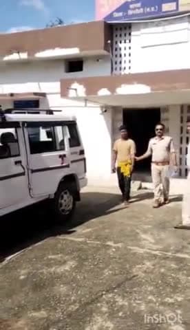 देवसर: चिनगो गांव में अवैध शराब का कारोबार करने वाले तीन लोगों को बरगवां पुलिस ने किया गिरफ्तार