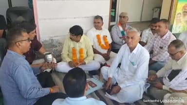 रानीवाड़ा: रानीवाड़ा को सांचौर में जोड़ने का विरोध आमरण अनशन पर बैठे धरनार्थी को समझाइश करने पहुंचे प्रशासनिक अधिकारी