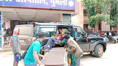 गुमला: जोहन डेरा में बॉक्साइट ट्रक 500 फीट नीचे खाई में गिरा, हादसे में 2 लोगों की हुई मौत व पांच गंभीर रूप से हुए घायल