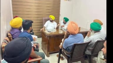 ਨਾਭਾ: ਬੋੜਾ ਗੇਟ ਵਿਖੇ ਪਿੰਡਾ ਤੋ ਆਏ ਹੋਏ ਲੋਕਾਂ ਦੀਆਂ ਜਿਲ੍ਹਾ ਯੋਜਨਾ ਬੋਰਡ ਪਟਿਆਲਾ ਦੇ ਚੈਅਰਮੈਨ ਜੱਸੀ ਸੋਹੀਆ ਵਾਲ਼ਾ ਨੇ  ਸਮੱਸਿਆਵਾ ਸੁਣੀਆ