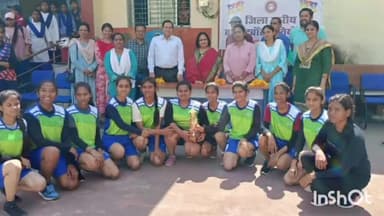 होशंगाबाद नगर: शासकीय गृहविज्ञान महाविद्यालय में जिला स्तरीय महिला बास्केटबाल प्रतियोगिता का हुआ आयोजन विजेता टीम को किया सम्मानित