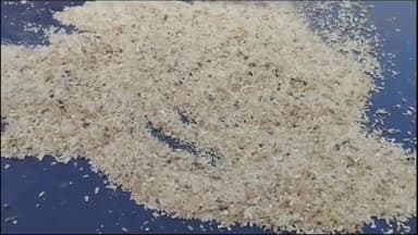 मेसकौर: खाद्यान्न गोदाम मेसकौर में घटिया चावल देख कर भड़के डीलर, शिकायत पर BDO ने की जांच और वितरण पर लगायी गयी रोक