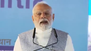 जहां गरीब और मध्यम वर्ग का व्यक्ति जाता है, मैं उस रेलवे स्टेशन को एयरपोर्ट से भी बढ़िया बना दूंगा।- प्रधानमंत्रीPMMODI