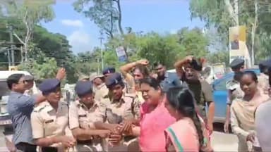 कांकेर: घड़ी चौक पर भाजपा महिला मोर्चा ने काली पट्टी दिखाते हुए की नारेबाजी, पुलिस ने काली पट्टियां की जब्त