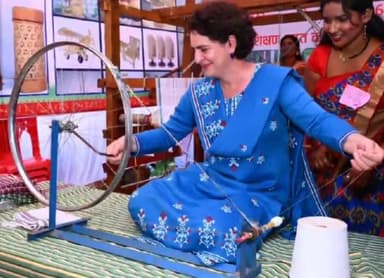 कांकेर: पंचायती राज महासम्मेलन गोविंदपुर खेल मैदान में पहुंचे सीएम व प्रियंका गांधी, विभिन्न स्टॉल का किया अवलोकन