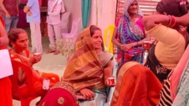 शाहनगर: ग्राम पंचायत मुड़वारी पहुंची पवई जनपद पंचायत अध्यक्ष, महिलाओं के बीच बैठकर CM शिवराज के कार्यक्रम का लाइव प्रसारण देखा