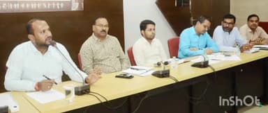 जगदलपुर: जिला कार्यालय के प्रेरणा कक्ष में आयोजित बैठक में कलेक्टर ने दिए धान खरीदी कार्य में विशेष सतर्कता बरतने के निर्देश