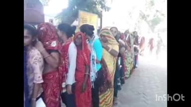 अलवर: पंचायत समिति सभागार में स्मार्टफोन लेने के लिए महिलाओं की रात्रि के 2:00 बजे लंबी लगी कतार, फिर भी निराश लोटी