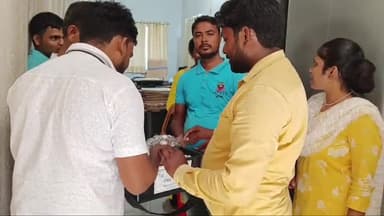 हिलसा: प्रखंड कार्यालय में प्रखंड क्षेत्र मे संचालित नल-जल योजना के पानी की होगी गुणवत्ता जांच के लिए कर्मियों को दिए गए किट।