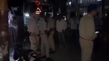 अमरोहा: नगर कोतवाली पुलिस ने फर्जी नंबर प्लेट मिलने पर बाइक को कब्जे में लेकर बाइक चालक को हिरासत में लिया, एक अन्य बाइक की सीज