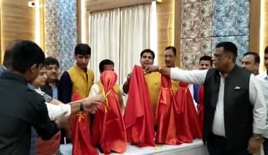 गिर्वा: 9 अक्टूबर से शुरू होगी JSG प्रीमियर लीग, रुप सागर रोड़ स्थित गार्डन में ट्रॉफी का अनावरण कर दी जानकारी