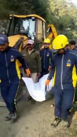 जोशीमठ: हेलंग उर्गम मोटर मार्ग पर एक वाहन हुआ दुर्घटनाग्रस्त, एक की मौत तो वहीं दो लोग गंभीर रूप से हुए घायल