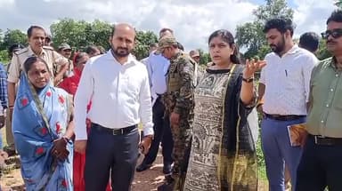 डोमचांच: उपायुक्त मेघा भारद्वाज ने लक्ष्मीपुर गांव का किया दौरा, ग्राम सभा के दौरान ग्रामीणों से की बातचीत