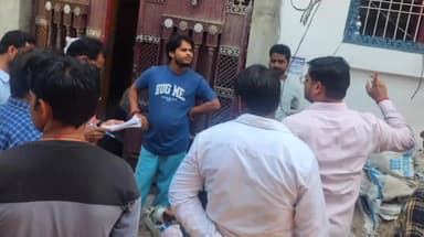 इटावा: सदर इलाके में बिजली विभाग के अधिकारियों की टीम ने हाईपोटेंशियल फीडर शकुंतला नगर में अभियान चलाकर 23 लोगोंपर की कार्रवाई