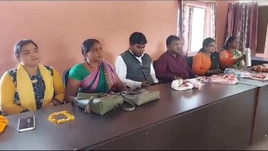 चान्हो: चान्हो प्रखंड कार्यालय में मिशन इंद्रधनुष अभियान को लेकर आयोजित की गई बैठक