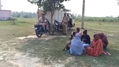 सीतापुर: धारव गांव में शराबी  युवक ने अज्ञात कारणों के चलते पेड़ पर फांसी लगाकर की आत्महत्या तहकीकात में जुटी पुलिस