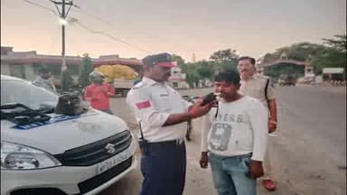 पन्ना: जिले में यातायात थाना पुलिस ने चलाया वाहन चेकिंग अभियान 25 लोगो के काटे चालान ₹19600 समन शुल्क किया वसूल।