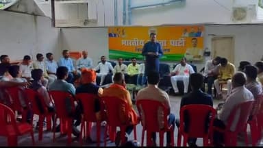 हज़ारीबाग: केरेडारी में भी होगा नमो फुटबॉल टूर्नामेंट विधायक ने प्रतिनिधियों के साथ की विधायक सेवा कार्यालय परिसर में  बैठक