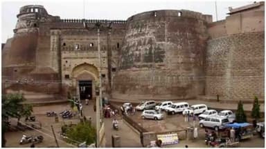 भारत का सबसे पुराना किला हिमाचल प्रदेश के कांगड़ा जिले में स्थित है यह कला 463 एकड़ में फैला है कहते हैं कि इस किले मैं जो जाता है वह वापस नहीं आता है इसके किलेको कब और किसने बनवाया इसके विषय में किसी को कोई जानकारी नहीं है