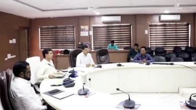 होशंगाबाद नगर: कलेक्ट्रेट कार्यालय में आयोजित बैठक में संपति विरूपण अधिनियम के तहत कार्यवाही सुनिश्चित कराने कलेक्टर ने दिन निर्देश