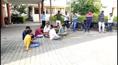 इटावा: नगला बाबा में घर पर करंट लगने से हेड कांस्टेबल की हुई मौत, अस्पताल में डॉक्टर ने किया मृत घोषित व पुलिस को दी गई सूचना