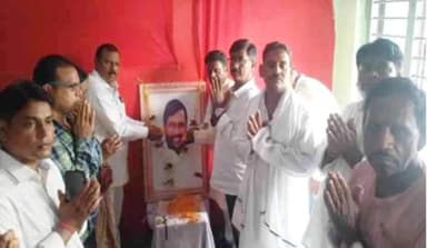 धनबाद/केंदुआडीह: गांधी सेवा सदन में पूर्व केंद्रीय मंत्री रामविलास पासवान की मनाई गई पुण्यतिथि