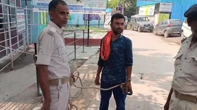 गोपालगंज: गंगा नर्सरी के समीप से पुलिस ने 22 लीटर शराब के साथ एक धंधेबाज को किया गिरफ्तार, पूछताछ के बाद भेजा जेल