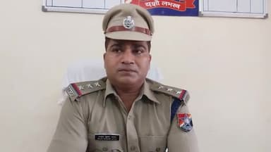 धौलपुर: रेल्वे स्टेशन पर अवैध रूप से खाद सामग्री बेचते  15 अवैध वेंडरों को आरपीएफ ने लिया हिरासत में आरपीएफ इंचार्ज ने बताया