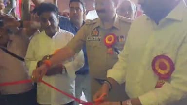 रामपुर: उत्सव पैलेस में श्री सनातन रामलीला कमेटी द्वारा आयोजित रामलीला का डीएम-एसपी ने किया शुभारंभ