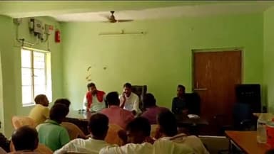 नुआंव: अकोल्हि पंचायत सरकार भवन पर 10 अक्टूबर को कैमूर डीएम के जन संवाद कार्यक्रम को लेकर मुखिया की अध्यक्षता में हुई बैठक