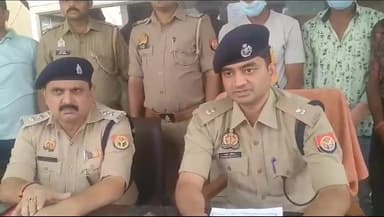 लालपुर पाण्डेयपुर पुलिस टीम द्वारा प्रेमचन्द्र नगर कालोनी में बुजुर्ग महिला से हुई चेन स्नेचिंग की घटना का किया अनावरण