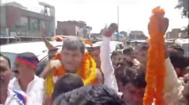 प्रतापगढ़: शहर के सर्किट हाउस पहुंचे मंत्री आशीष पटेल, अपना दल एस पार्टी के पदाधिकारियों व कार्यकर्ताओं ने किया स्वागत