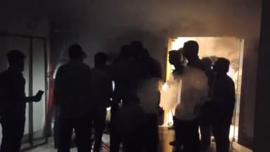 मोतिहारी: बरियारपुर के आवासीय होटल रैमसो प्लाजा के बाहरी हिस्से के तीसरे मंजिल में लगी आग