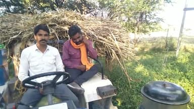 चित्तौड़ गढ़:राष्ट्रीय बजरंग दल ने दो ट्रैक्टर ट्राली सुखी ज्वार घास लक्ष्मीपुरा वीर तेजाजी गौ शाला में डाली