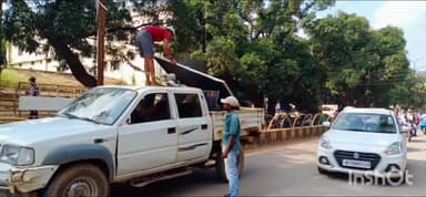 जगदलपुर: आदर्श आचार संहिता लगने के साथ ही नगर में शुरू हुई संपत्ति विरूपण की कार्रवाई, हटाए जा रहे बैनर-पोस्टर
