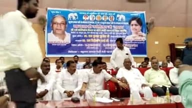 गोंडा: टाउन हॉल में आयोजित BSP के संस्थापक काशीराम के परिनिर्वाण दिवस पर श्रावस्ती के सांसद बोले:भीम आर्मी के आजाद अभी बच्चे है