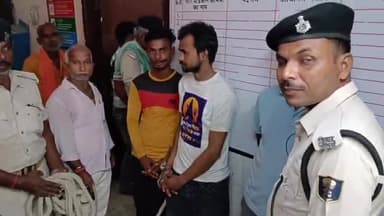 गोपालगंज: नवादा से एक हजार लीटर कच्ची शराब व शराब बनाने वाले यंत्र के साथ गिरफ्तार, पांच आरोपित आरोपित को किया गिरफ्तार, भेजा जेल।