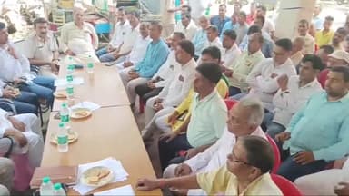 हिलसा: आगामी दुर्गा पूजा को लेकर हिलसा थाने में शांति समिति की हुई बैठक, SDO, DSP और विधायक रहे मौजूद