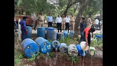 झांसी: झांसी आबकारी और पुलिस टीम ने की 29,947 लीटर शराब विनष्टीकरण की कार्रवाई