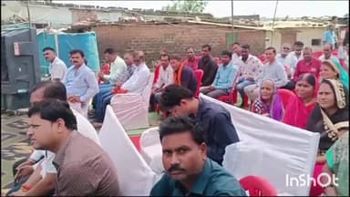 होशंगाबाद नगर: नगर पालिका परिषद के द्वारा शहर की छोटी पहाड़िया के पास पट्टा वितरण कार्यक्रम किया गया आयोजित