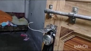 बांदा: केन नदी ढाल गली नंबर 2 में सूने घर में चोरों ने चोरी की घटना को दिया अंजाम, लाखों रुपये का सामान लेकर चोर हुए फरार