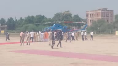 भदोही: कार्पेट एक्सपो मार्ट पहुंचे मुख्यमंत्री योगी आदित्यनाथ, विभिन्न स्टालों व ODOP ताना बाना विक्रय केंद्र का किया निरीक्षण